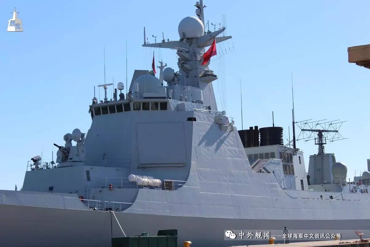 海軍艦艇編隊技術停靠印度尼西亞