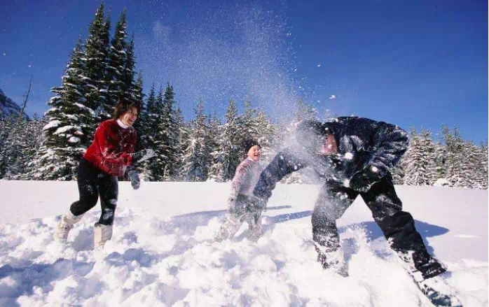 C羅在芬蘭冰天雪地里下水冰浴