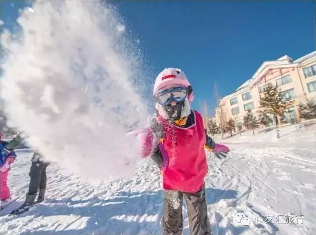 爸爸帶娃滑雪撬主打一個相互信任