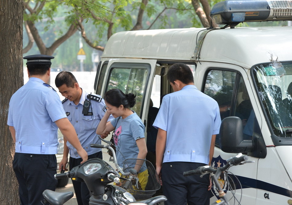 向蘭香扔瓶子游客已被警方控制