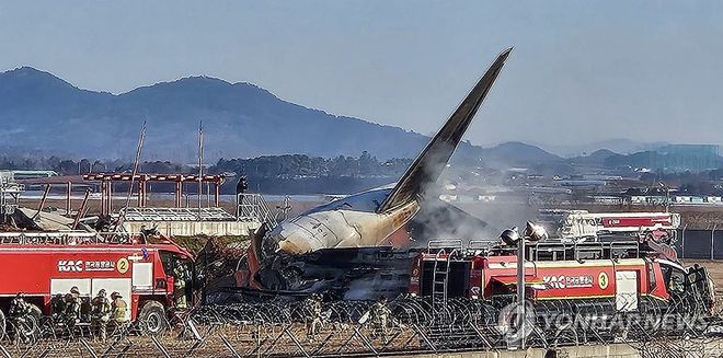 韓國客機起火已致62人死亡