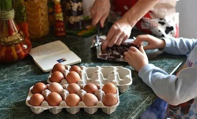 幼兒遭食物卡喉深圳醫生5秒速救