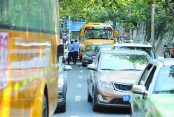 有了空中校車上學路3小時變30分鐘