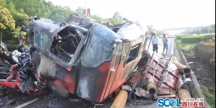 山西兩貨車追尾爆出一團火球