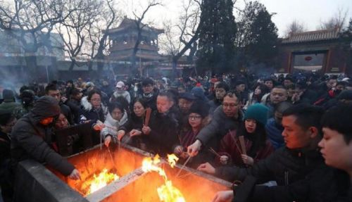 直擊北京雍和宮初一上香祈福現場,實地分析考察數據_錢包版11.62.77