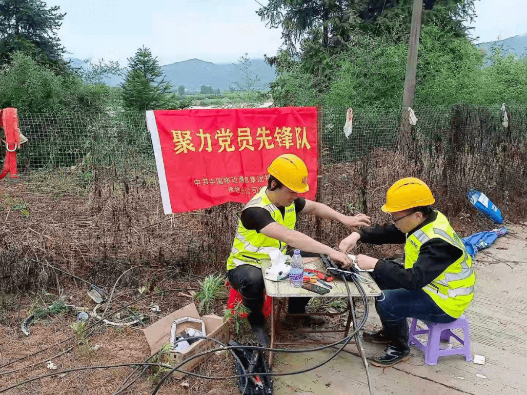 澳門9點內部碼,軍醫安慰受災群眾會好起來的