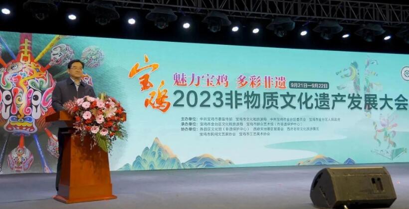 新奧彩2025年免費(fèi)資料,當(dāng)傳統(tǒng)武術(shù)遇上非遺打鐵花