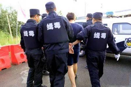 123696澳門六下彩資料2025版,民警被刺4刀犧牲前畫面看得心痛